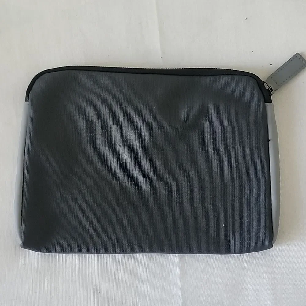 Tumi for Delta Cosmetic Vanity Toiletries Case Toiletry bag